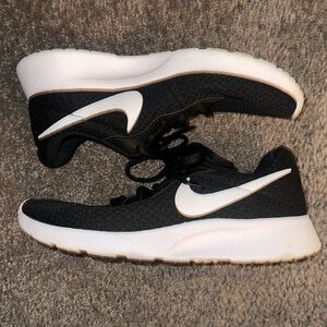 Women’s Nike 8.5